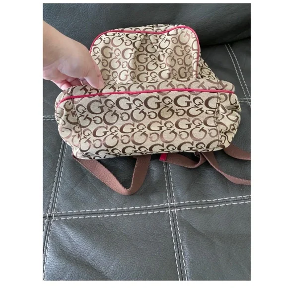 ‘Like-New Mini Guess Backpack’🎒💫 - Picture 12 of 16